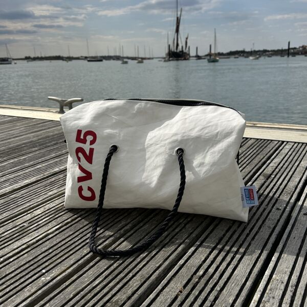 Clipper Round The World Race -  Medium Holdall Thumbnail