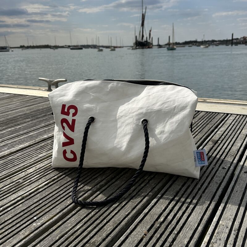 Clipper Round The World Race -  Medium Holdall Thumbnail